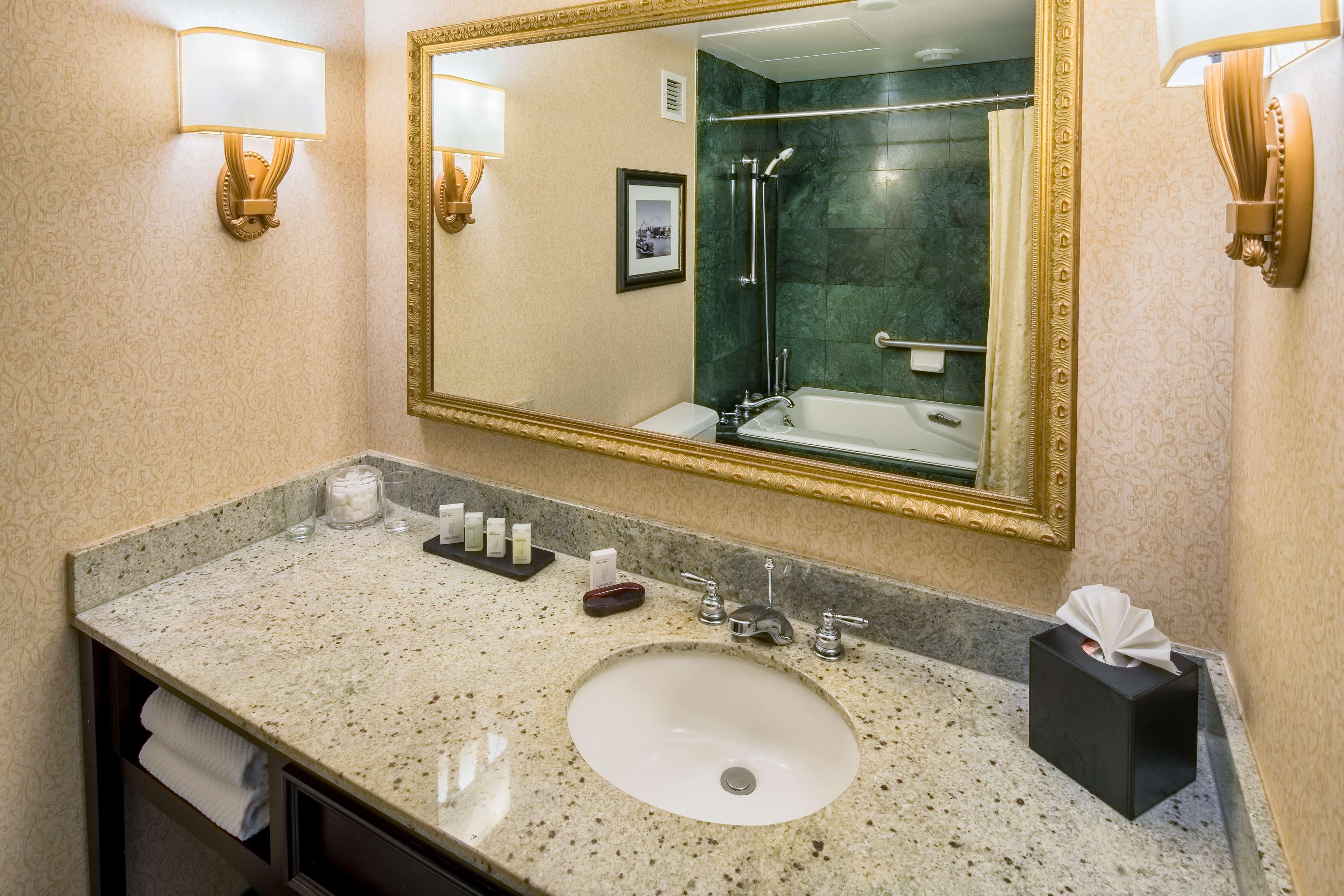 Hotel Embassy By Hilton Downtown Portland