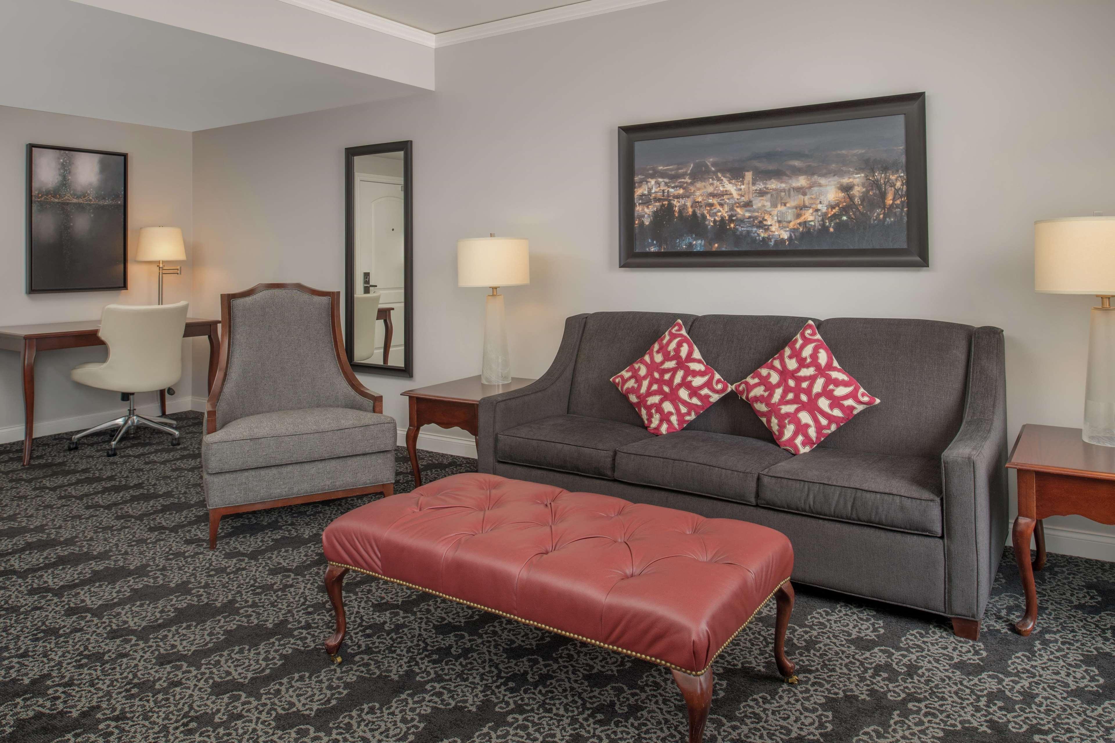 Embassy By Hilton Downtown 4*